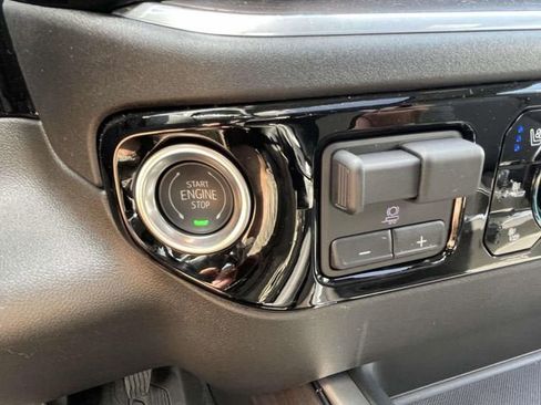 New 2025 GMC Sierra 2500 SLT w/ SLT Premium Package image 21