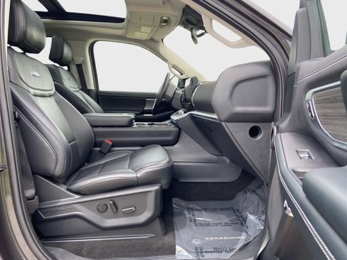 Used 2025 Ford Expedition Platinum AWD/4WD image 24