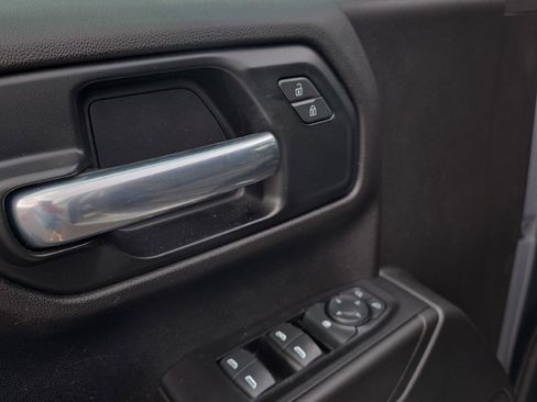 Used 2020 Chevrolet Silverado 1500 Custom image 17