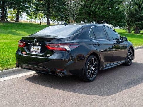 Used 2022 Toyota Camry SE image 6