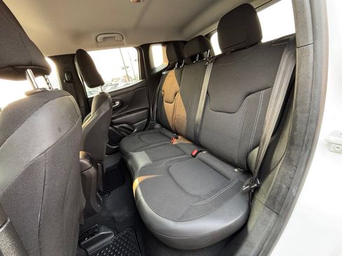 Used 2023 Jeep Renegade Latitude AWD/4WD image 19