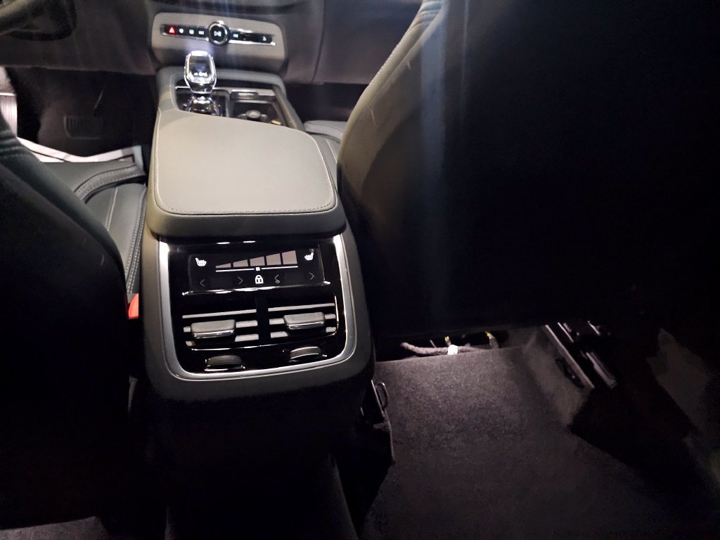 Certified 2025 Volvo XC90 B6 Ultra w/ Protection Package AWD/4WD image 14