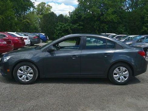 Used 2013 Chevrolet Cruze LS FWD image 1