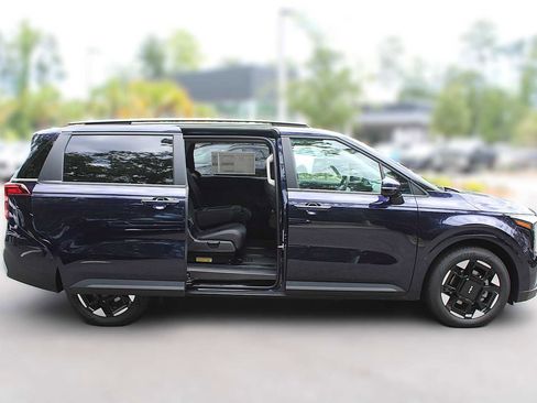 New 2025 Kia Carnival EX image 18