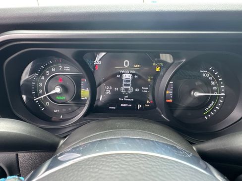 Used 2024 Jeep Wrangler High Altitude AWD/4WD image 28