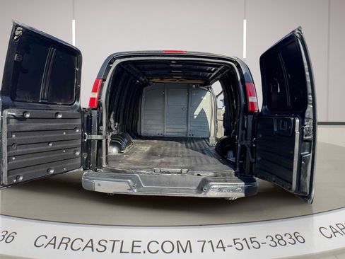 Used 2018 Chevrolet Express 2500 w/ Driver Convenience Package RWD image 9