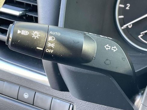 Used 2023 Nissan Rogue SV image 21