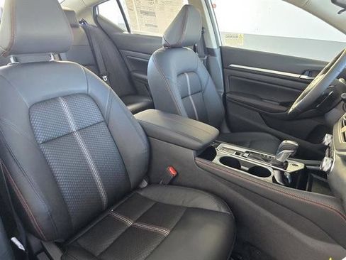 New 2025 Nissan Altima 2.5 SR image 8