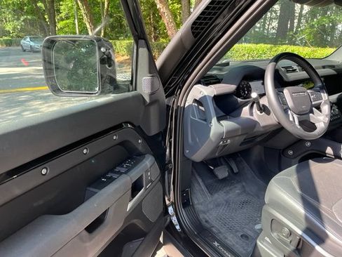 Used 2023 Land Rover Defender 110 X-Dynamic SE AWD/4WD image 4
