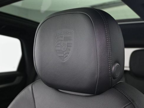 Used 2026 Porsche Cayenne AWD/4WD image 17