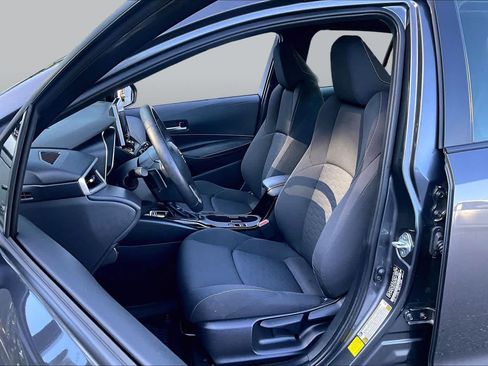 Used 2025 Toyota Corolla SE w/ SE Package FWD image 9