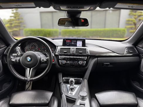 Used 2020 BMW M4 Convertible w/ Competition Package RWD image 28