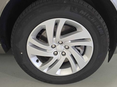 Certified 2025 Land Rover Discovery Sport S image 9