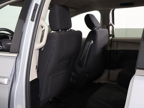 Used 2023 Chrysler Voyager LX FWD image 22