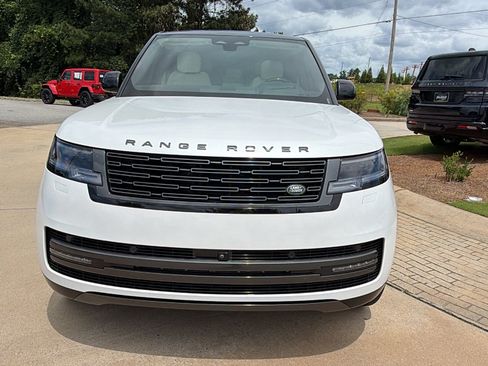 Used 2025 Land Rover Range Rover SE AWD/4WD image 3