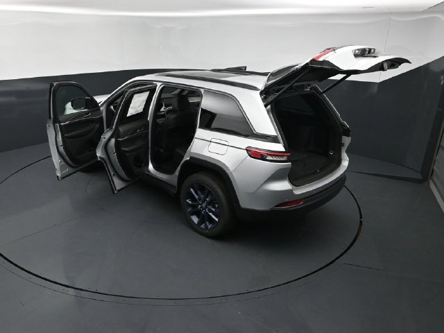 New 2026 Jeep Grand Cherokee Limited AWD/4WD image 28