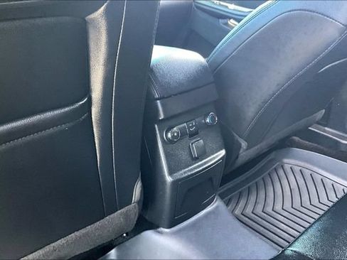 Used 2017 Ford Explorer XLT w/ Equipment Group 202A FWD image 25
