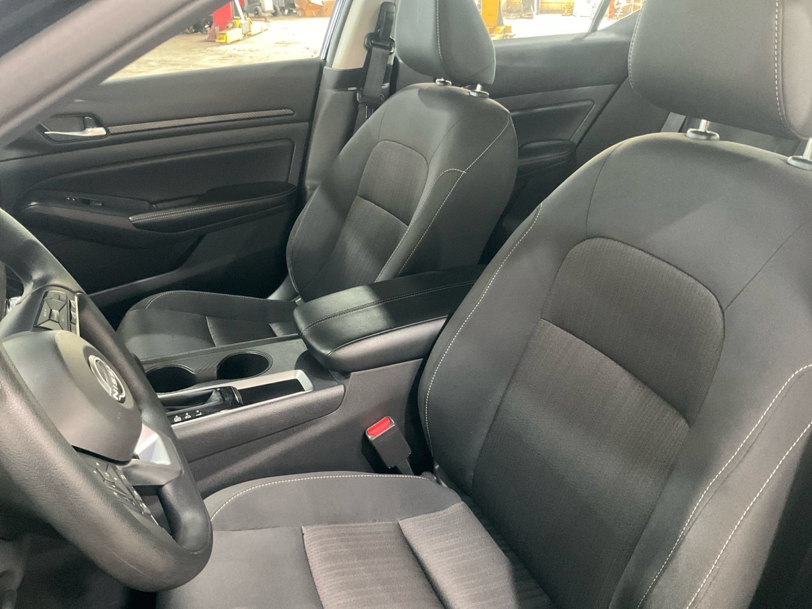 Used 2025 Nissan Altima 2.5 SV FWD image 28
