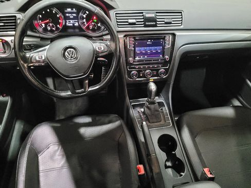 Used 2018 Volkswagen Passat 2.0T R-Line image 22