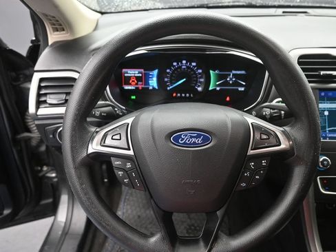 Used 2020 Ford Fusion SE FWD image 6