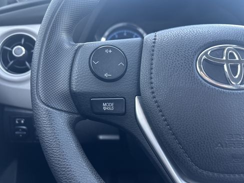 Used 2017 Toyota Corolla LE image 18