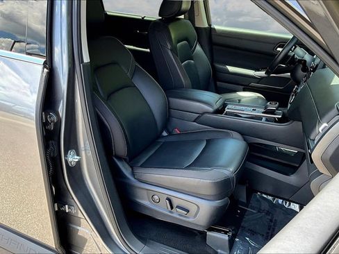 Used 2025 Nissan Pathfinder SL FWD image 32