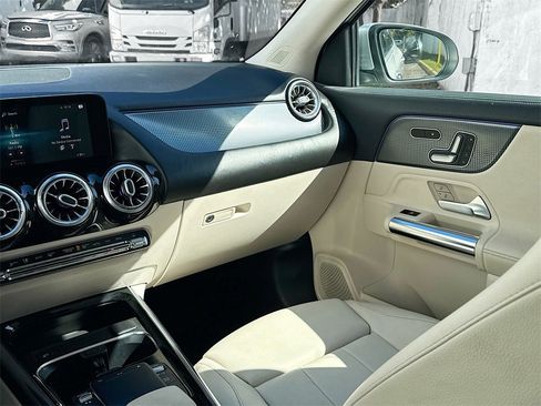 Used 2021 Mercedes-Benz GLA 250 w/ Premium Package image 23