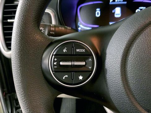 Certified 2025 Kia Soul LX w/ LX Technology Package FWD image 18
