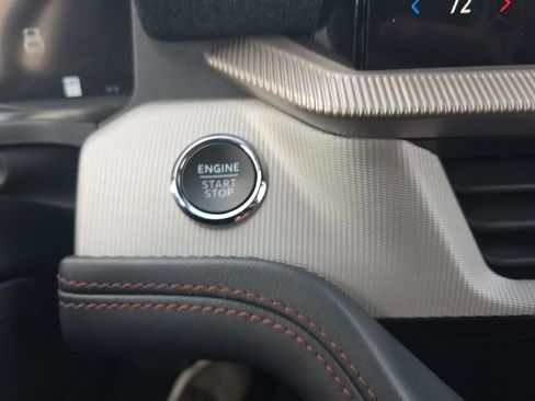 Used 2025 Ford Explorer Active AWD/4WD image 42