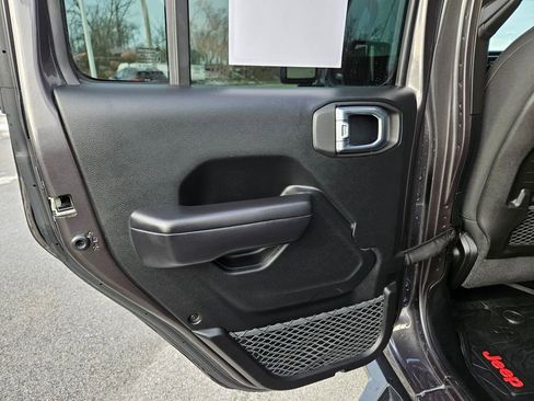 Used 2019 Jeep Wrangler Unlimited Rubicon image 25