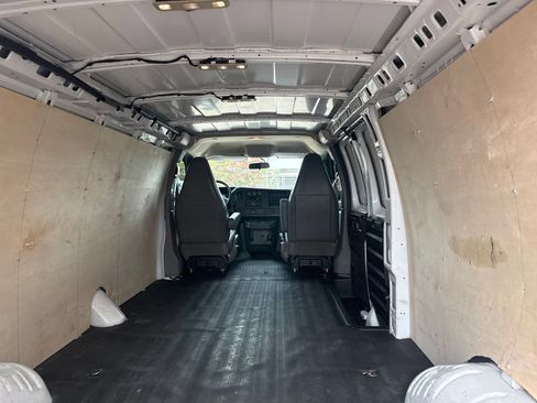 Used 2022 Chevrolet Express 2500 Extended RWD image 13