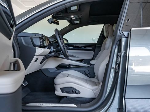 Certified 2025 Porsche Macan 4S Electric AWD/4WD image 5
