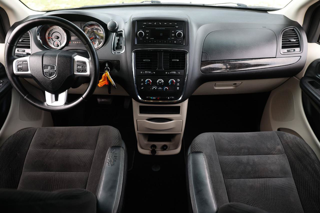 Used 2017 Dodge Grand Caravan SE w/ Power Window Group FWD image 2