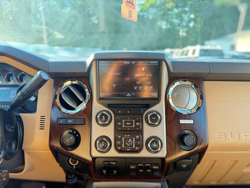 Used 2016 Ford F250 Lariat w/ Lariat Interior Package AWD/4WD image 18