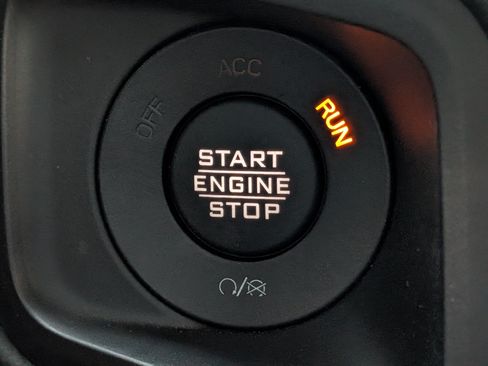 Used 2025 Jeep Gladiator Mojave AWD/4WD image 29