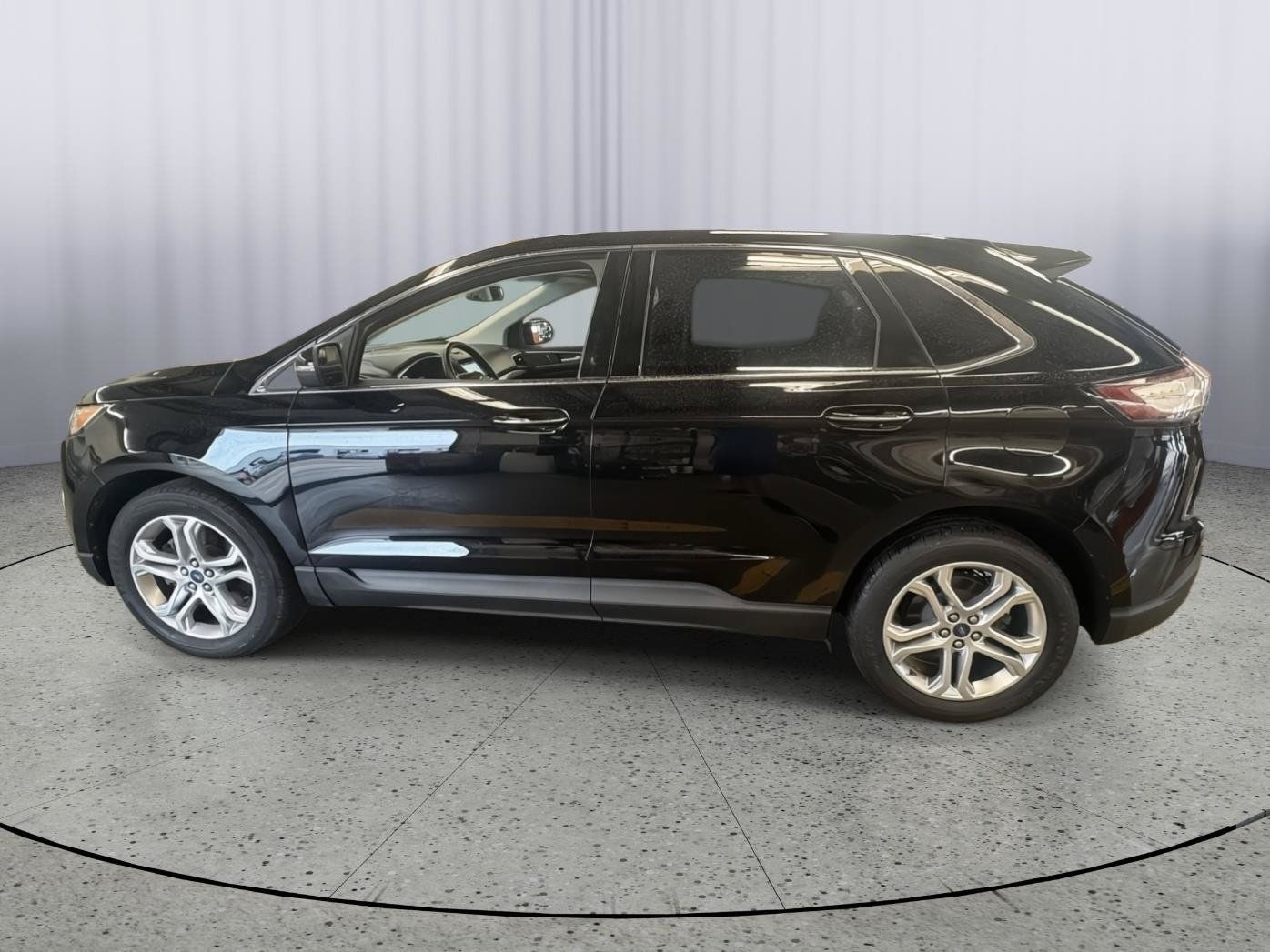 Used 2018 Ford Edge Titanium w/ Equipment Group 301A AWD/4WD image 2