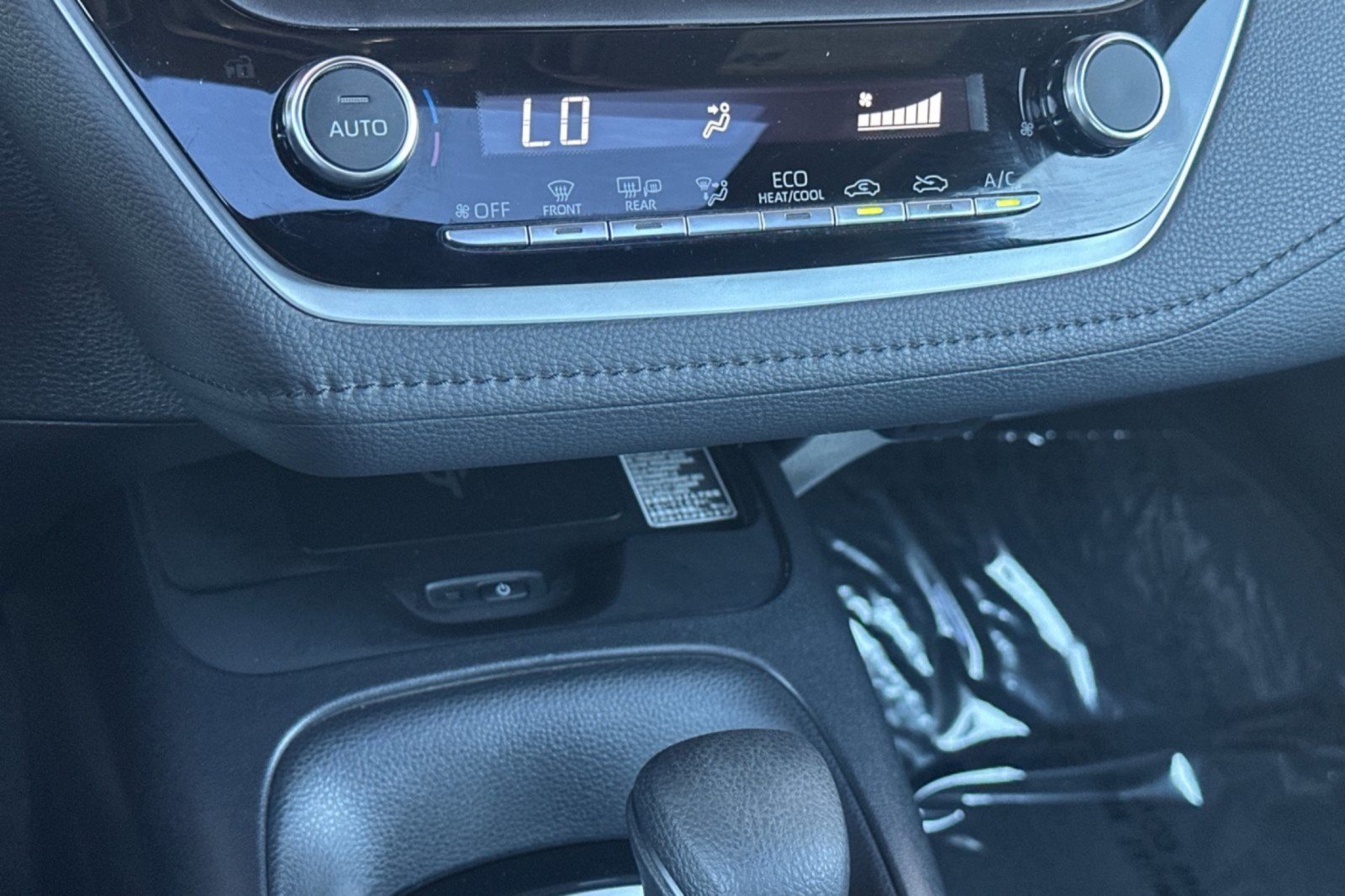 Certified 2024 Toyota Corolla SE w/ SE Premium Package FWD image 18