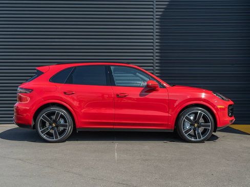 Used 2023 Porsche Cayenne Turbo image 8