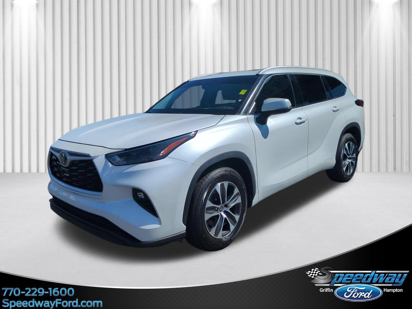 Used 2022 Toyota Highlander XLE FWD image 1