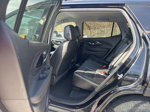 Used 2023 GMC Terrain AT4 image 15