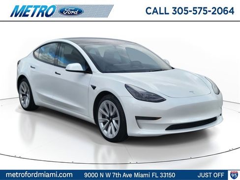 Used 2023 Tesla Model 3 Standard Range image 1