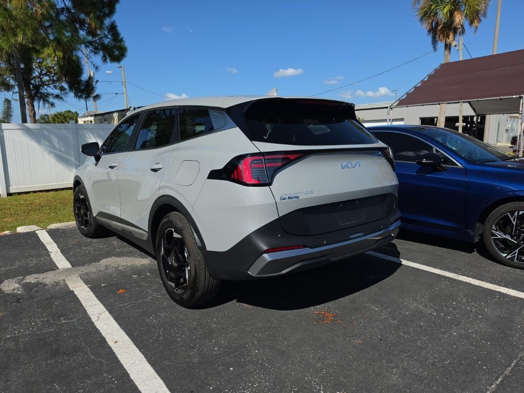 Used 2026 Kia Sportage EX FWD image 12