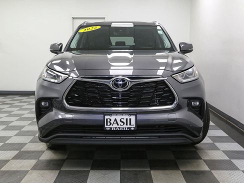 Used 2022 Toyota Highlander Limited AWD/4WD image 3