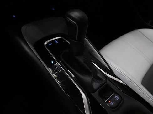 Used 2019 Toyota Corolla XSE FWD image 25