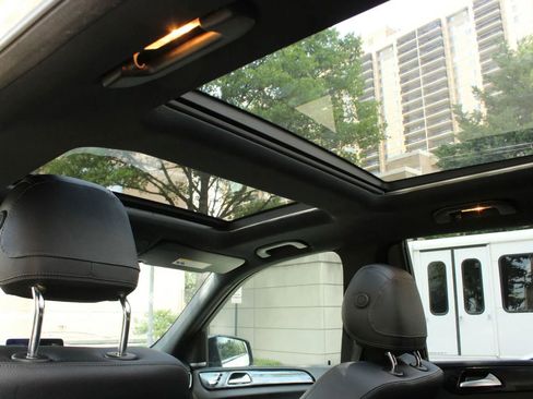 Used 2017 Mercedes-Benz GLE 43 AMG 4MATIC w/ Premium 2 Package image 24