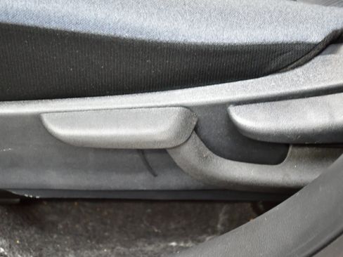 Used 2025 Nissan Versa SV image 13