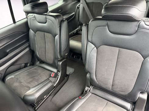 Used 2023 Jeep Grand Cherokee L Laredo image 13