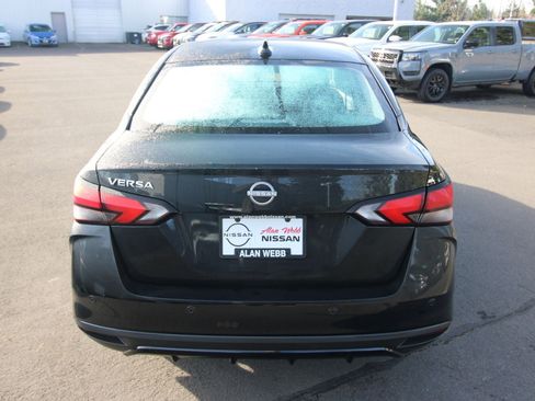 Used 2025 Nissan Versa SV w/ Trunk Package image 4