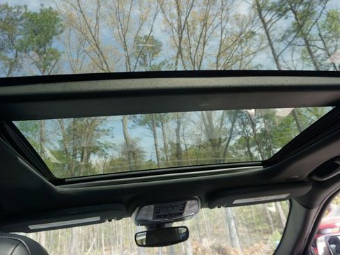 Used 2017 Jeep Grand Cherokee Overland image 13