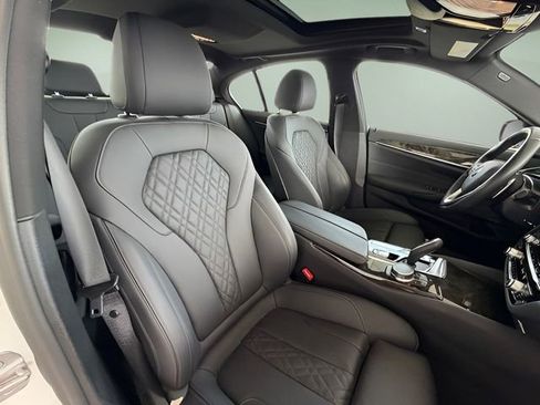 Used 2023 BMW 540i w/ Premium Package image 40